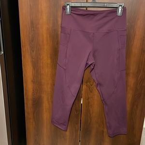Zyia Plum Cropped Leggings